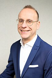 Portrtbild von Prof. Dr. Elmar Günther