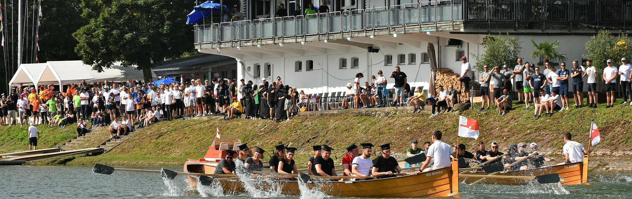 HWG LU Boot auf dem Wasser