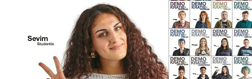 Musterplakat Frau mit Victory-Zeichen