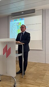 Prof. Dr. Klaus Blettner, Dekan des Fachbereichs Marketing und Personalmanagement.