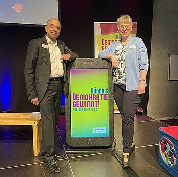 Prof. Dr. Gupte und Petra Schorat-Waly