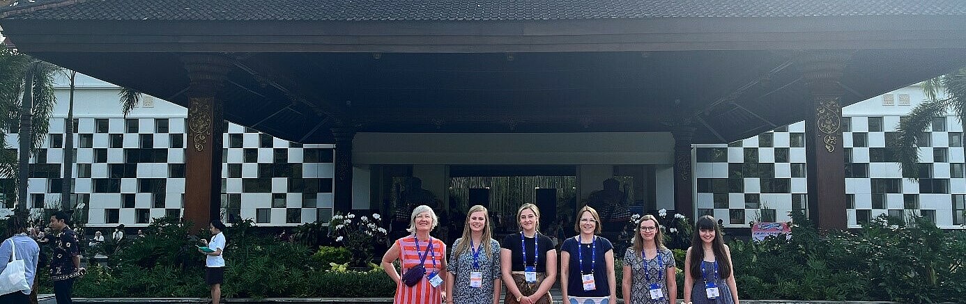Hebammenwissenschaftlerinnen der HWG Ludwigshafen beim internationalen Hebammenkongress in Bali, Indonesien