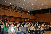 240916 Erstsemesterbergüßung: Blick ins Auditorium Erstsemester in der Aula