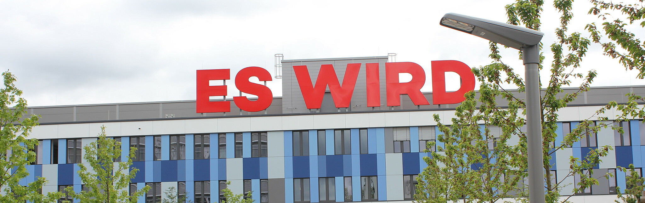 Gebäude C im Frühling