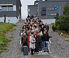 241007_IBAIT in Finnland Gruppenbild der Studierenden vor der finnischen SAMK-Hochschule