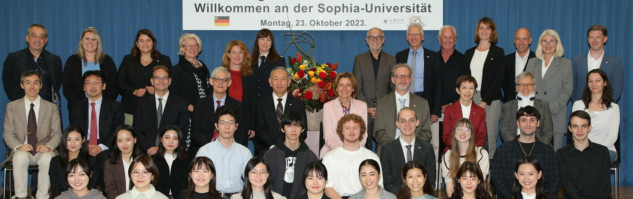 Ministerpräsidentin Malu Dreyer mit ihrer Delegation an der Sophia Universität