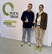 250318_ProWein2 Ein Mann und eine Frau bei der ProWeinMesse
