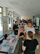 Infostände im Foyer
