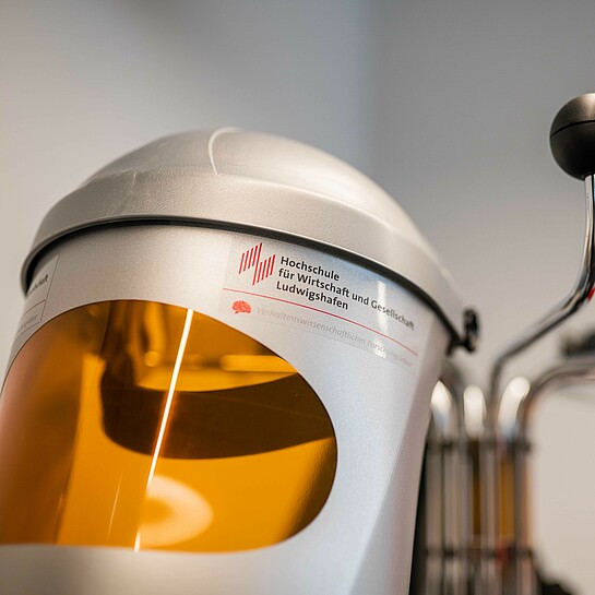 Verhaltenswissenschaftliches Labor AgeMan-Altersanzug