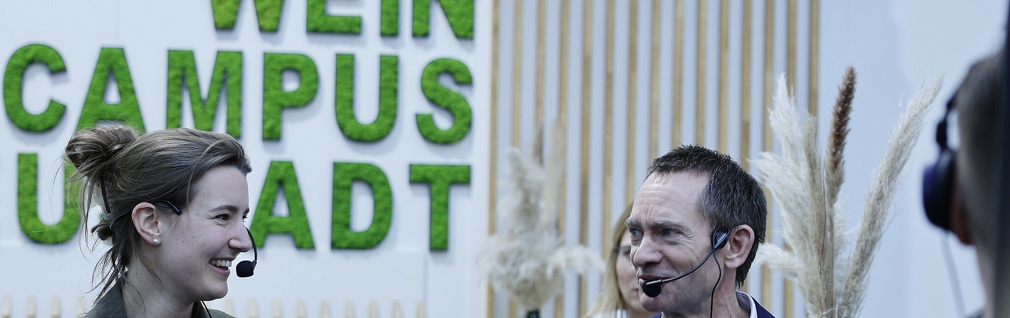 Pauline Baumberger-Brand und Prof. Dr. Marc Dressler (Bild: Weincampus Neustadt)