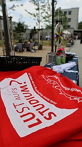 Cloth bags and advertising materials from HWG LU