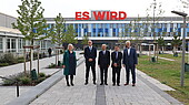 240917 Gruppenfoto Delegation Japan Gruppenfoto vor dem Neubau der Hochschule