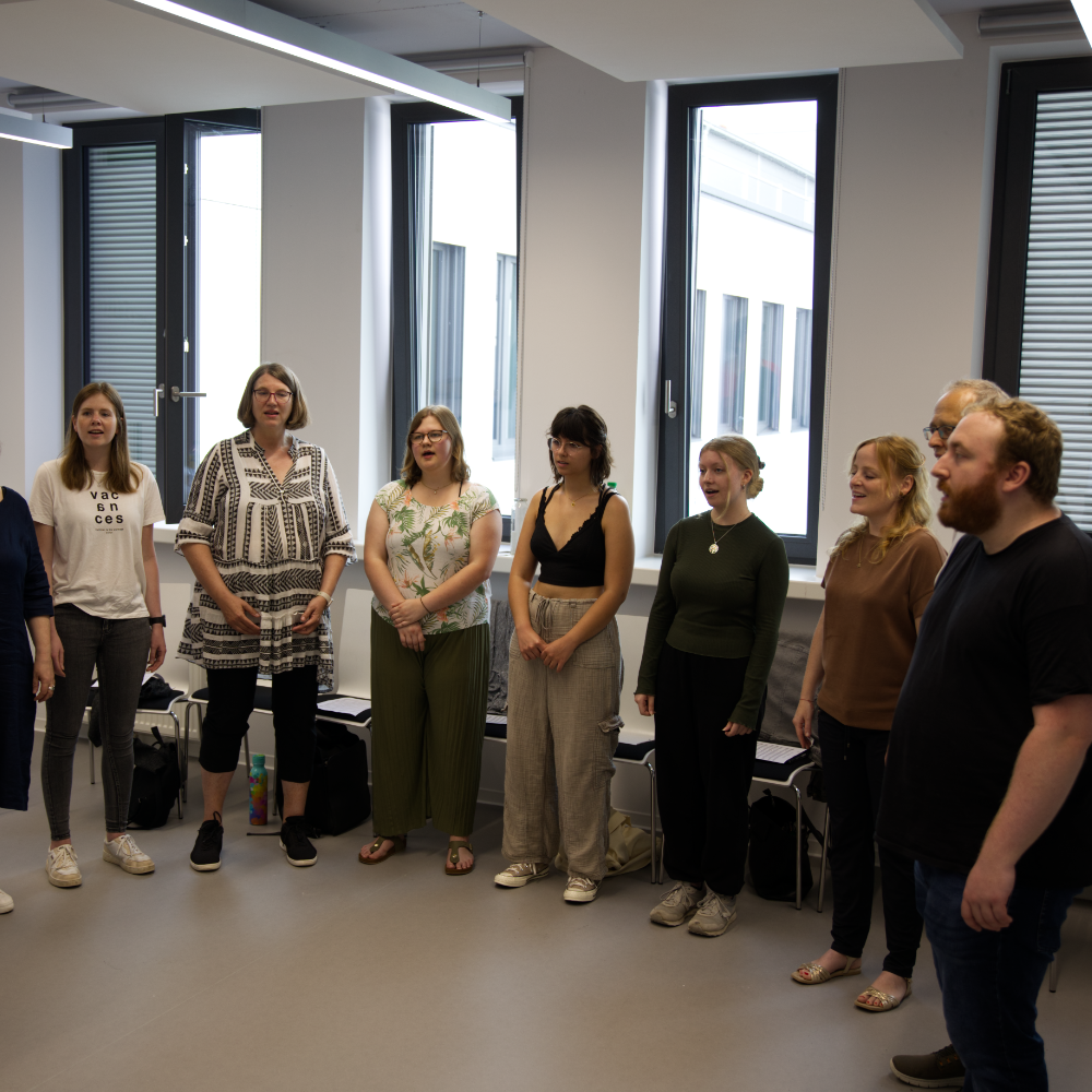 Der Hochschulechor bei einer Probe