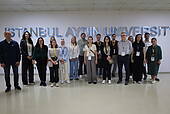 Gruppenbild im Foyer der Hochschule in Istanbul