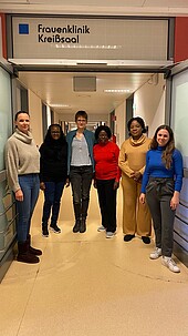 250312_Delegation_Sambia_UMM Gruppenfoto im Uniklinikum Mannheim