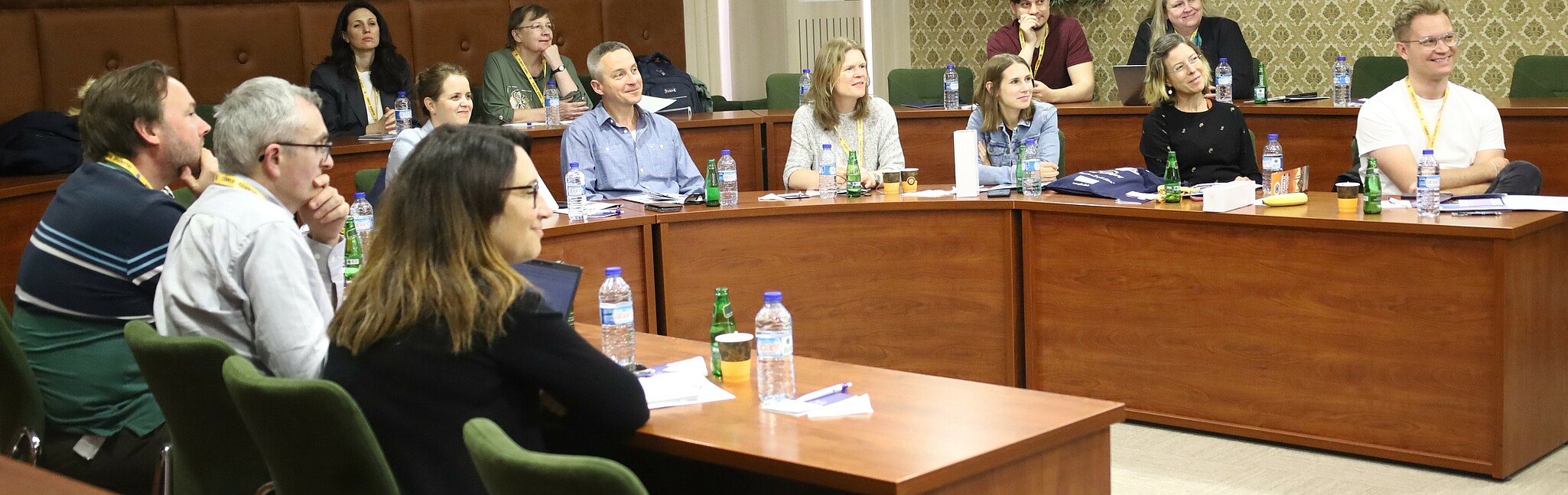 Konzentriertes Publikum bei Präsentation